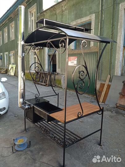 Мангальная зона под крышей