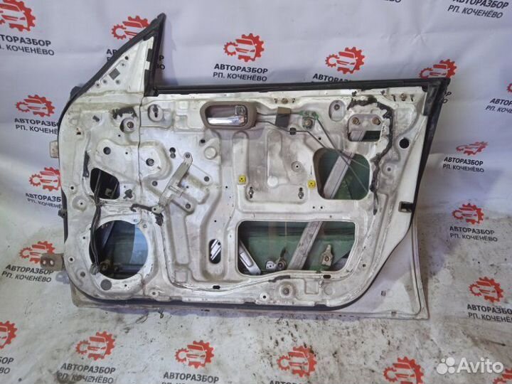 Дверь боковая передняя правая Nissan Laurel