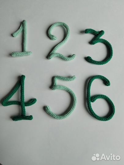 Вязаный декор в технике трикотин. Вязаное имя