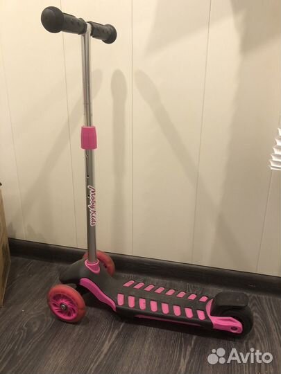 Самокат трехколесный