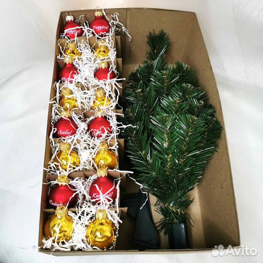 Елочка зеленая и 16 стеклянных шаров с печатью