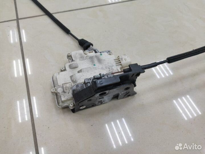 Замок двери задний правый Volkswagen Passat B6 1.9