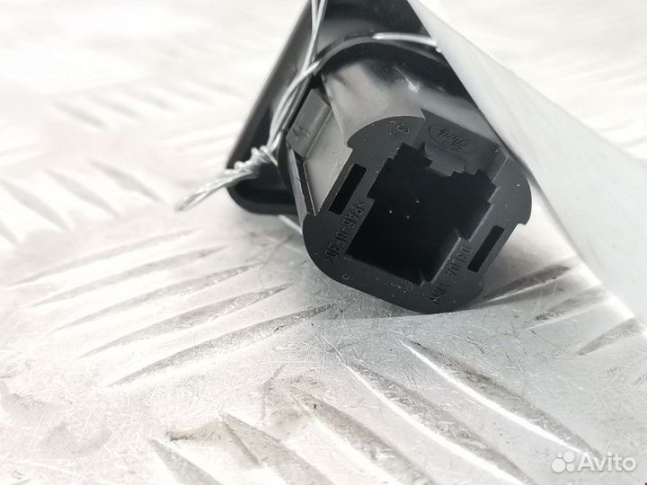 Кнопка аварийной сигнализации Ford Fiesta 5 2005