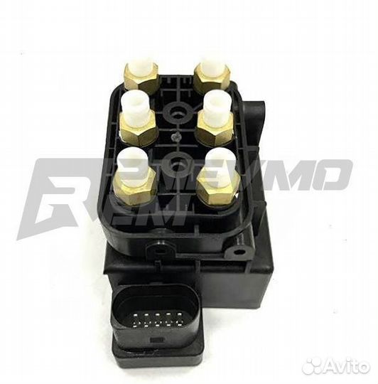 Блок клапанов пневмоподвески Audi Q7