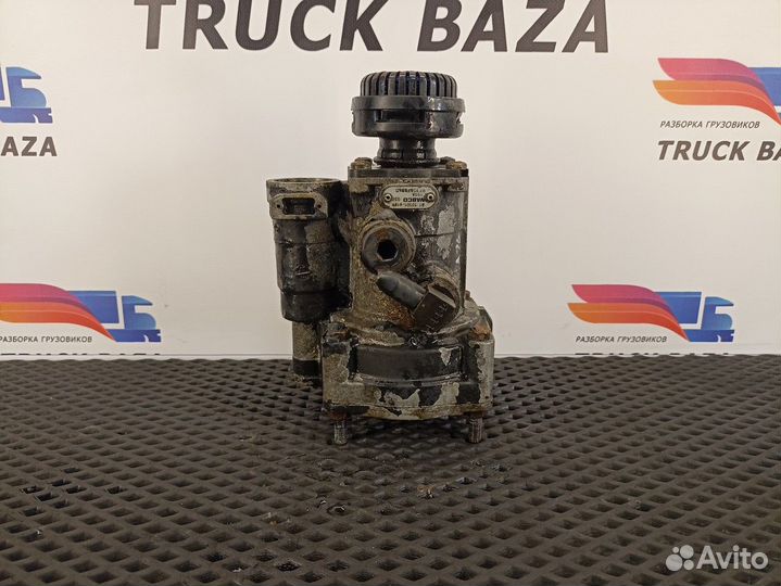 Кран управления тормозами прицепа