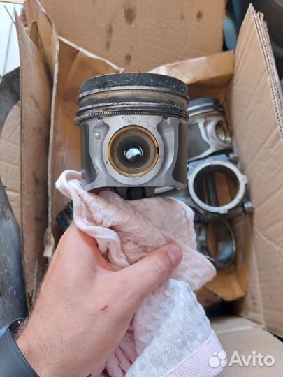 Поршни в сборе с шатунами D4CB