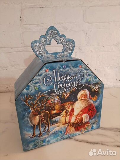 Коробка подарочная с новым годом