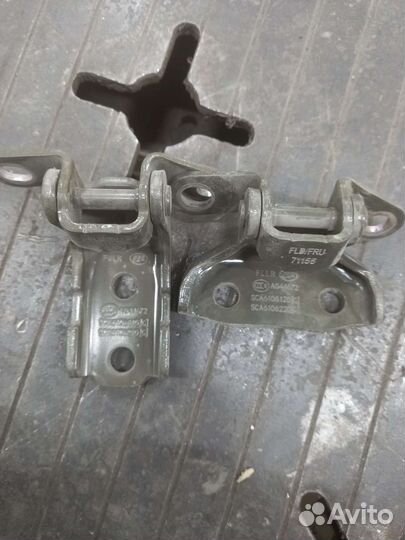 Петли двери передней левой Lifan X70