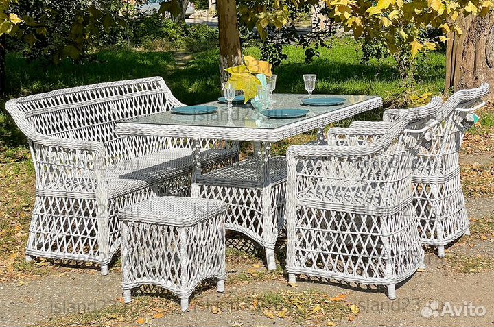 Обеденный комплект плетеной мебели