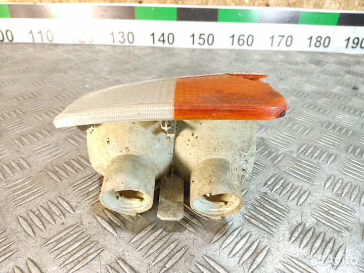 Поворотник правый Volvo 900 series 1990-1994