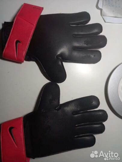 Вратарские перчатки