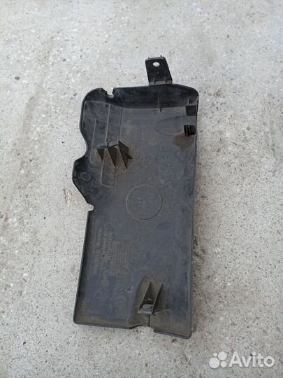 Volkswagen Caddy 97 г крышка двс