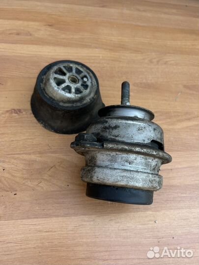 Опора двигателя Porsche 955/957