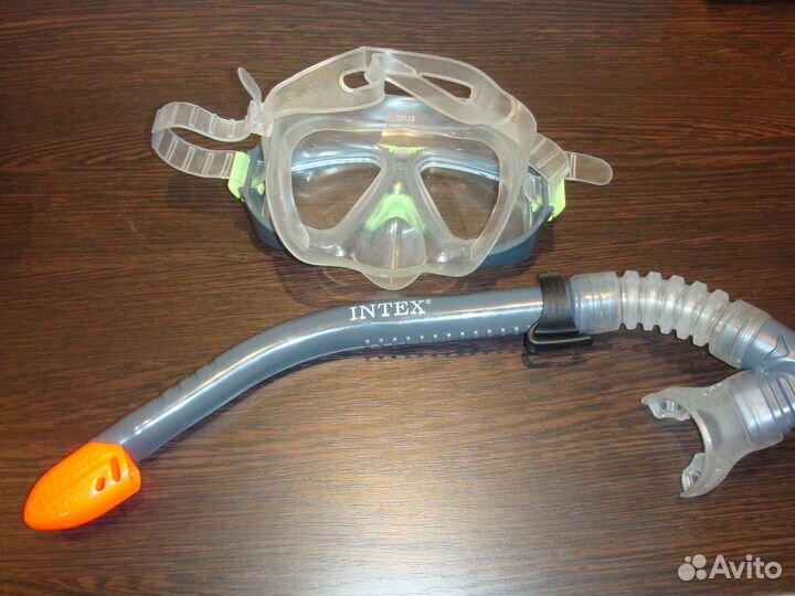 Маска с трубкой для подводного плавания