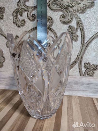 Ваза хрустальная для цветов