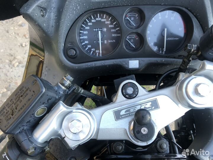 Honda CBR1000F 2000 год без пробега по РФ