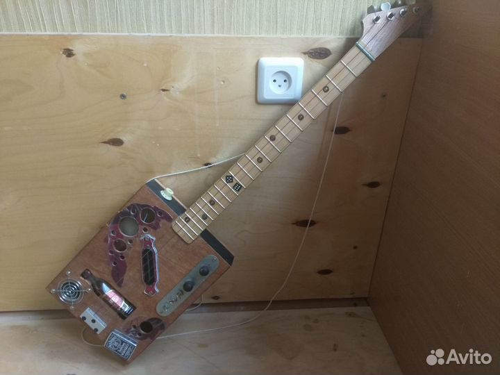 Сувенирная гитара