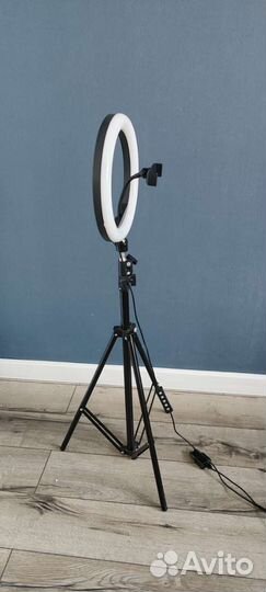 Кольцевая светодиодная лампа