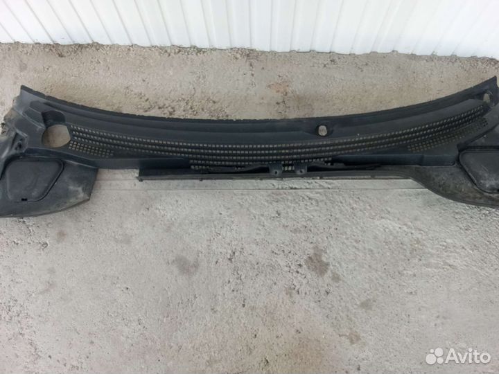 Жабо на Весту