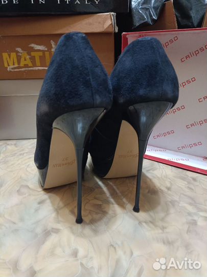 Замшевые туфли на шпильке Sharman