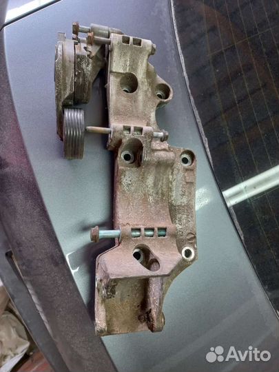 Кронштейн генератора шкода