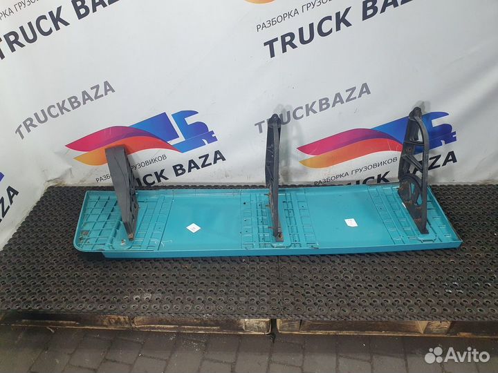 504304733 Спойлер кабины нижний правый