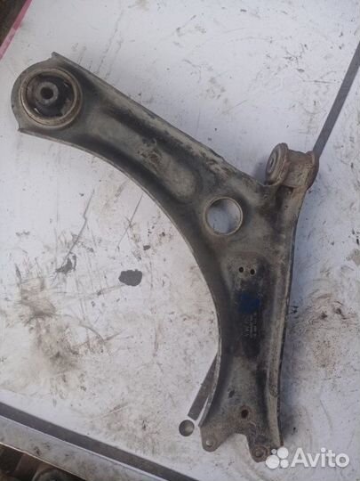 Рычаг передний левый Skoda Yeti 2014
