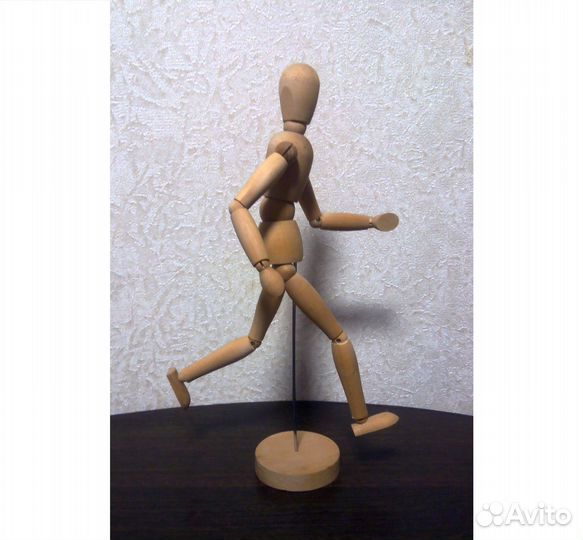 Деревянная фигурка манекен человека