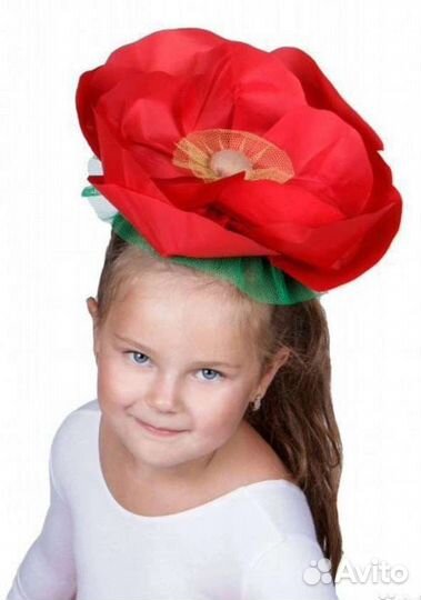 Шляпка цветов ромашка, мак, колокольчик, роза