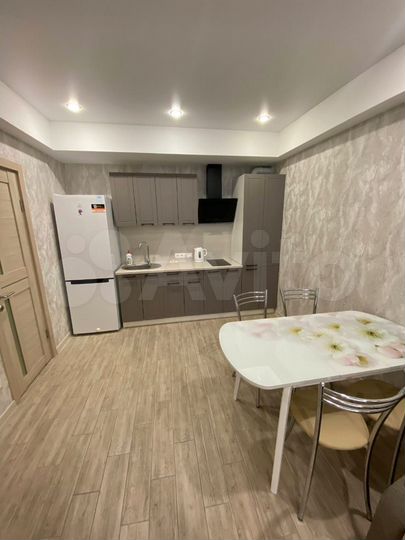 3-к. квартира, 80 м², 1/3 эт.