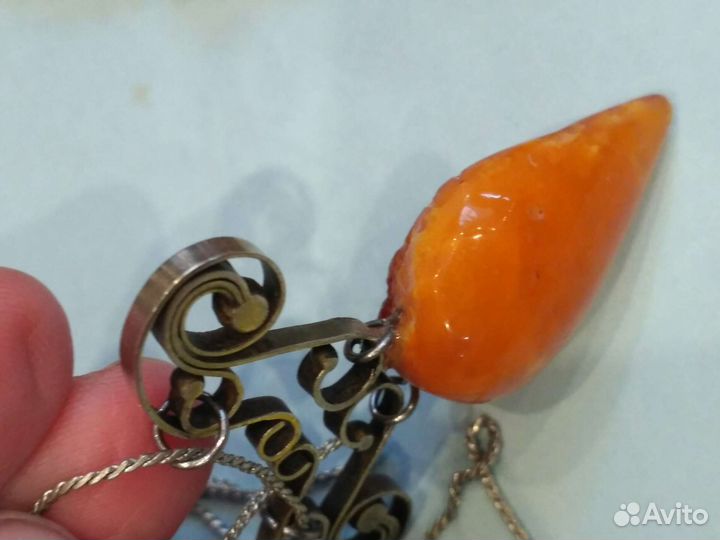 Кулон янтарь и бусы в ремонт