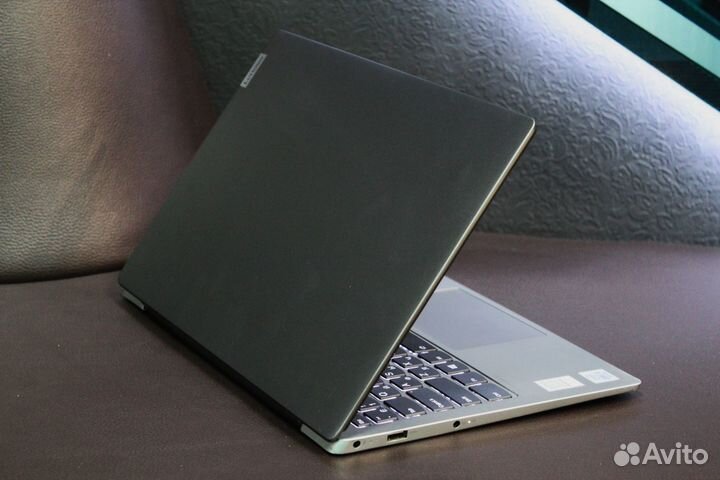 Ультрабук Lenovo 8/512 на i5-10210U