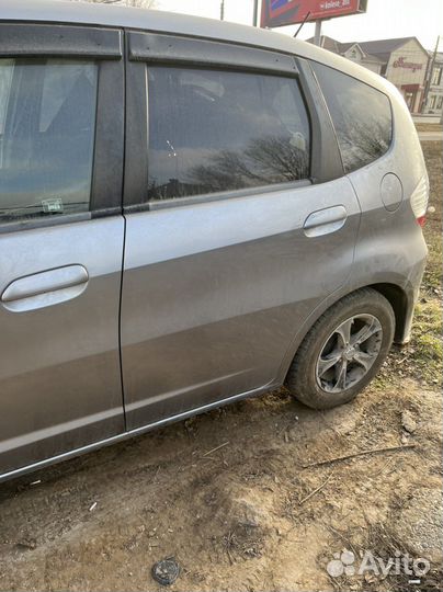 В разборе honda fit rs 2010