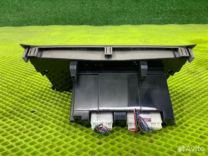 Блок управления климатической установкой Toyota Noah