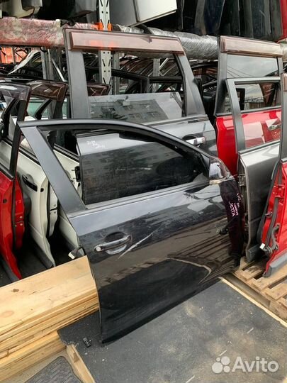 Правая передняя дверь Volkswagen Jetta 5 седан