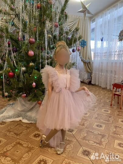Платье на девочку праздничное 122 р-р