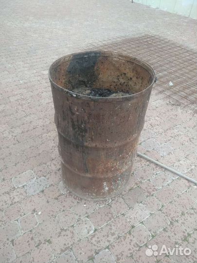 Битум-гудрон,в железной 200 л.бочке,литров 150