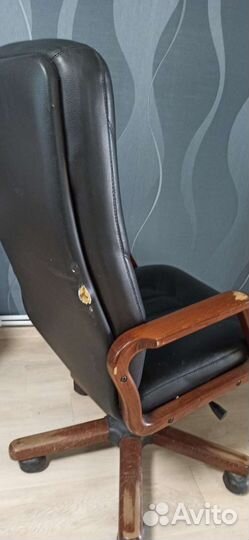 Компьютерное кресло руководителя