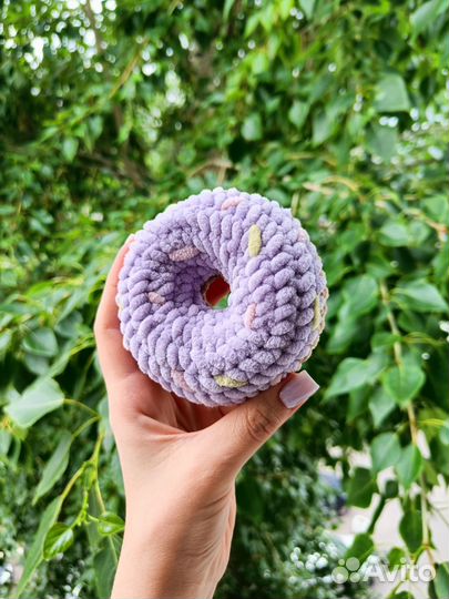 Вязанная игрушка брелок 