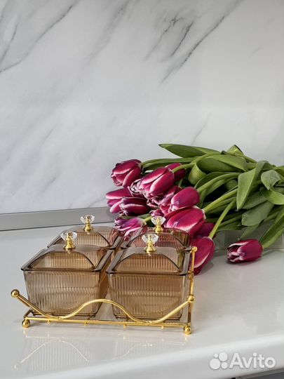 Менажницы с крышкой на подносе