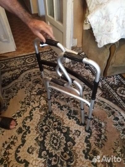 Ходунки для пожилых малоподвижных людей складные