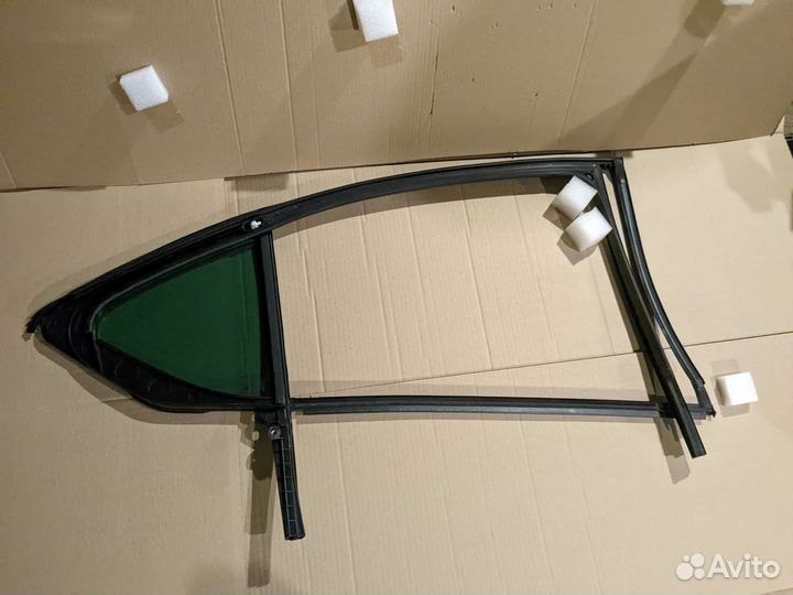 Форточка/уплотнитель задней двери skoda octavia A8