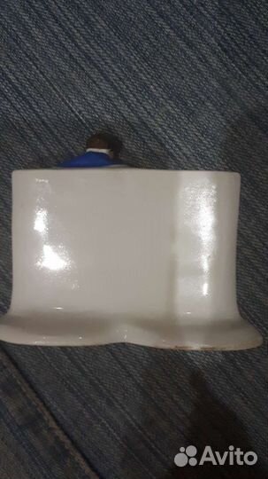 Фарфоровая фигурка