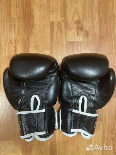 Боксерские перчатки