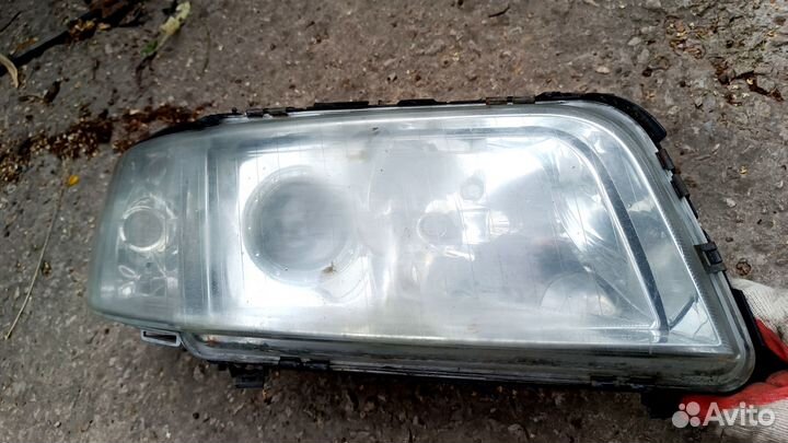 Правая фара Audi A8 Audi S8 D2 рестайлинг