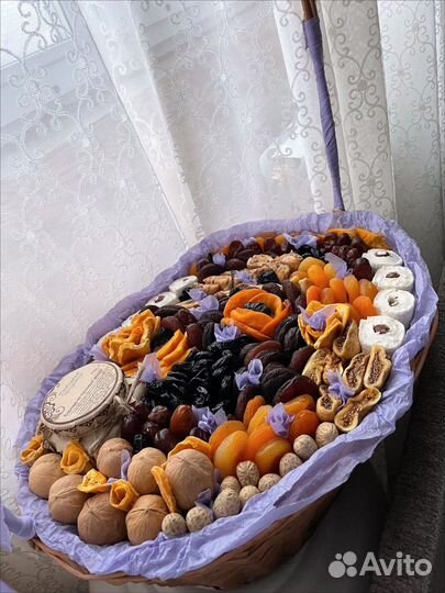 Букет из сухофруктов на 1 сентября