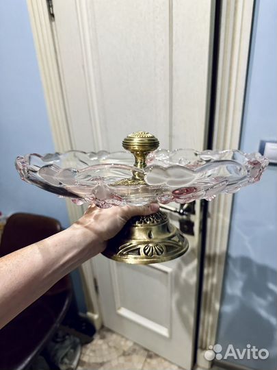 Ваза для фруктов на бронзовой ножке