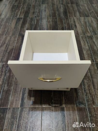 Тумба прикроватная с колесиками