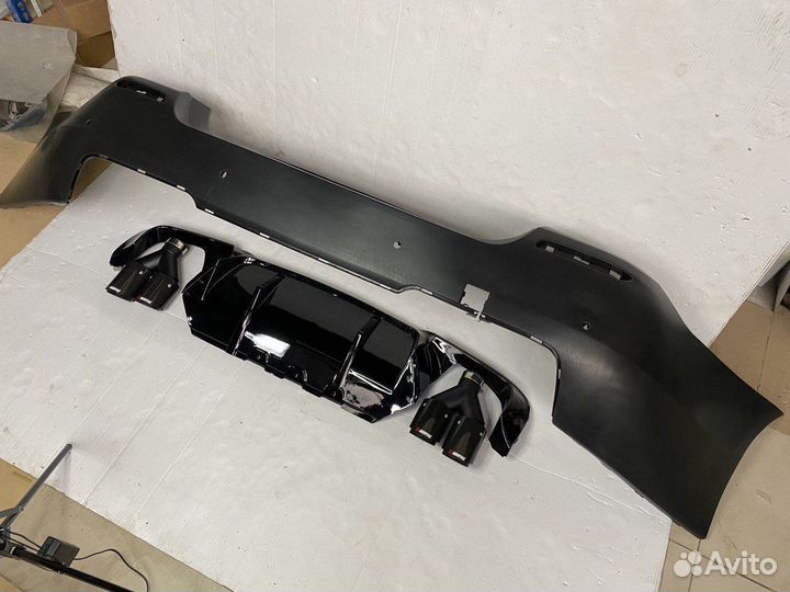 BMW F10 Бампер М5 + Диффузор + Насадки Akrapovic