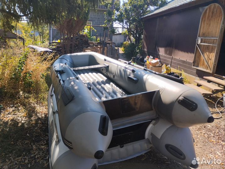 Лодка с мотором